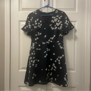 Banana Republic women’s dress. Size 6P. Navy and floral in color.